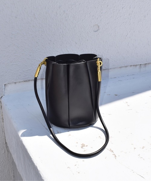 histoire(イストワール)の「3way巾着バッグ(ショルダーバッグ・レディース・ブラック/キャメル・FREE)」の15枚目の写真