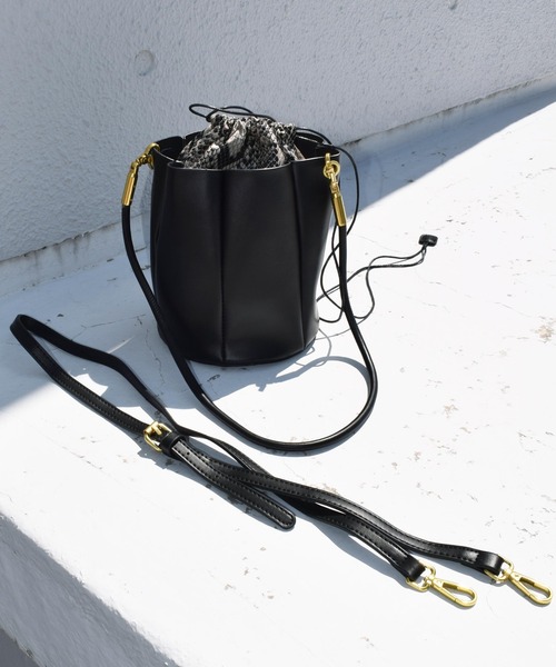 histoire(イストワール)の「3way巾着バッグ(ショルダーバッグ・レディース・ブラック/キャメル・FREE)」の19枚目の写真