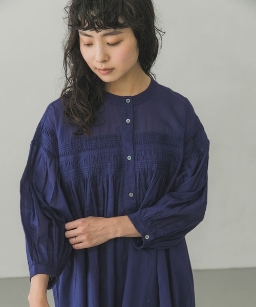 かぐれ(カグレ)の「ピンタック切替ギャザーブラウス(シャツ/ブラウス・レディース・ロイヤルブルー/ブラック/オフホワイト・FREE)」の3枚目の写真