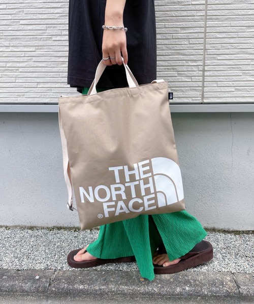 THE NORTH FACE(ザノースフェイス)の「THE NORTH FACE(ザ・ノースフェイス)/ ビッグロゴトートバッグ BIG LOGO TOTE 2(ショルダーバッグ・レディース・ダークベージュ・FREE)」の18枚目の写真
