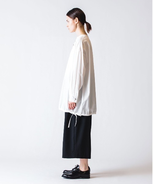 mizuiroind（ミズイロインド）の「【ELLEデジタル掲載】mizuiro ind クルーネックドローストリングヘムチュニック（シャツ/ブラウス・レディース・ライトグレー/オフホワイト/ブラック・FREE）」の17枚目の写真