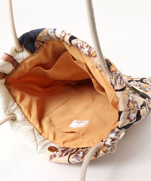 SMIR NASLI（サミールナスリ）の「ウ゛ィンテージシルクキルティングトートバッグ（トートバッグ・レディース・ブラック/ピンクベージュ・9）」の4枚目の写真