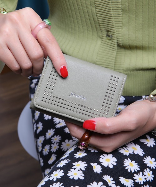 jouetie（ジュエティ）の「【jouetie/ジュエティ】マイクロスタッズ　三つ折りミニ財布（財布・レディース・ブラック/ダークグリーン/ネイビー/ブラウン/オリーブ/ピンク/シルバー/ゴールド/アイボリー/ラベンダー/ベージュ系その他/キャメル/ワイン・FREE）」の7枚目の写真