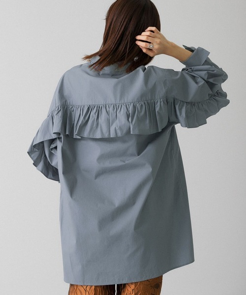 KBF（ケイビーエフ）の「BACKフリルオーバーシャツ（シャツ/ブラウス・レディース・ホワイト/ブルー系その他/ブラック・ONE）」の3枚目の写真