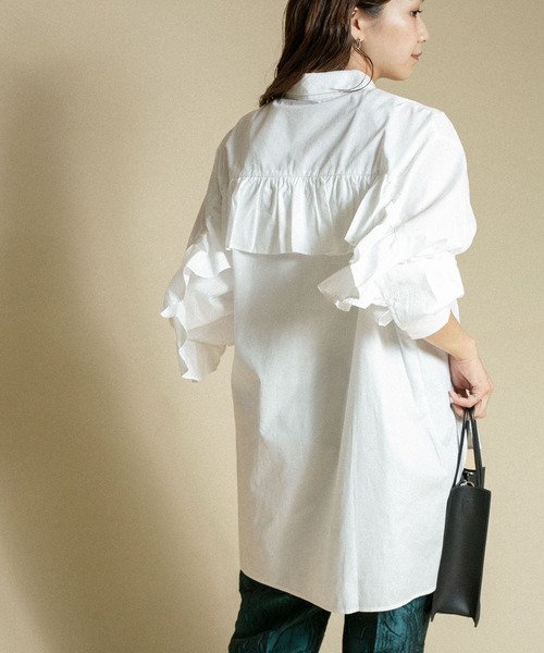 KBF（ケイビーエフ）の「BACKフリルオーバーシャツ（シャツ/ブラウス・レディース・ホワイト/ブルー系その他/ブラック・ONE）」の6枚目の写真