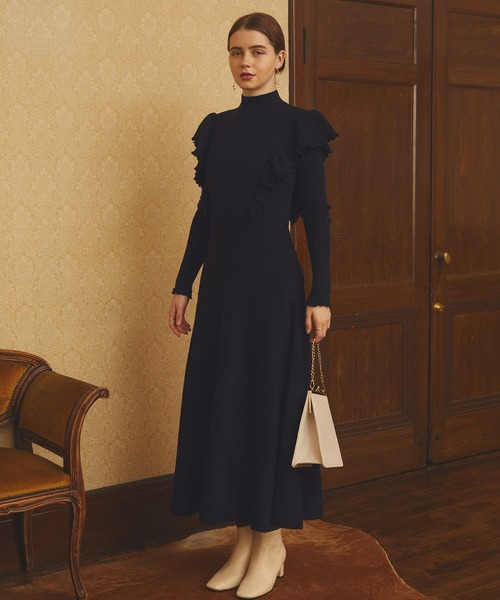 極美品❣️フリルが素敵なニットワンピース 極美品❣️フリルが素敵なニットワンピース