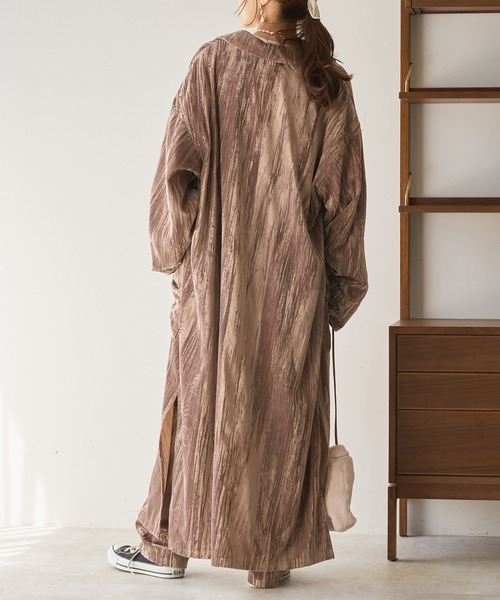 DISCOAT(ディスコート)の「ヨウリュウベロアロングガウン(その他アウター・レディース・モカ/イエロー・FREE)」の15枚目の写真