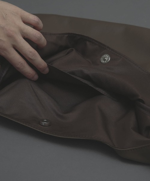 SENSE OF PLACE by URBAN RESEARCH(センスオブプレイスバイアーバンリサーチ)の「フェイクレザーマルシェバッグ(トートバッグ・メンズ・ブラック/ブラウン・ONE)」の4枚目の写真