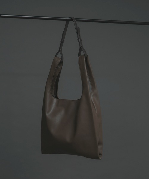 SENSE OF PLACE by URBAN RESEARCH(センスオブプレイスバイアーバンリサーチ)の「フェイクレザーマルシェバッグ(トートバッグ・メンズ・ブラック/ブラウン・ONE)」の1枚目の写真