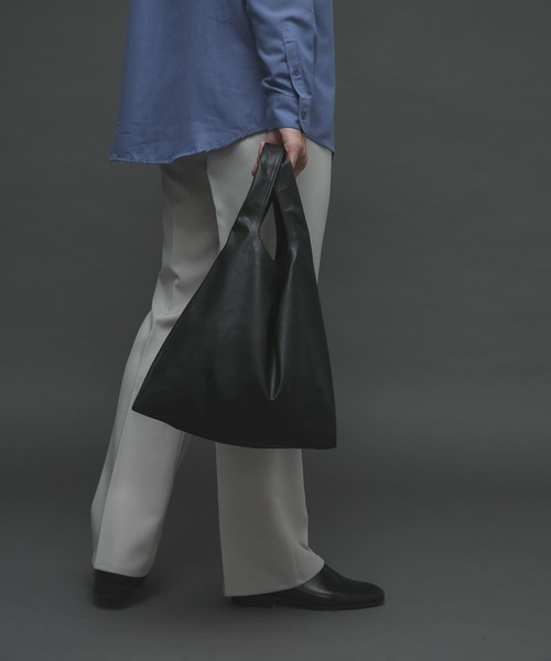 SENSE OF PLACE by URBAN RESEARCH(センスオブプレイスバイアーバンリサーチ)の「フェイクレザーマルシェバッグ(トートバッグ・メンズ・ブラック/ブラウン・ONE)」の2枚目の写真