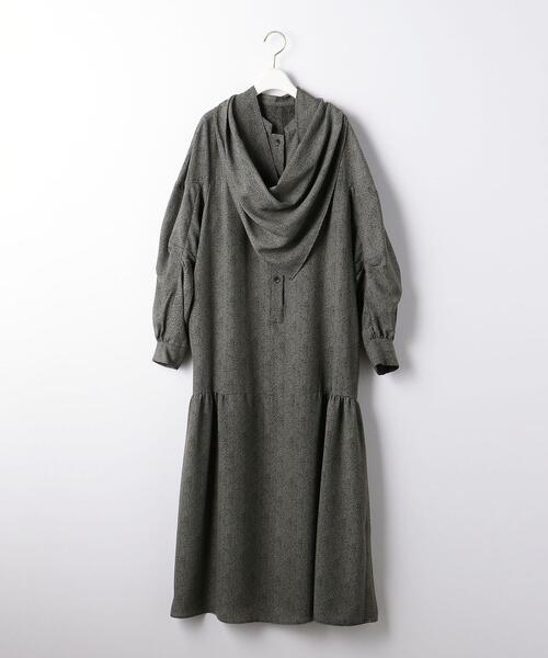 BRACTMENT(ブラクトメント)の「<BRACTMENT(ブラクトメント)>BM スカーフセット プリントワンピース(ワンピース・レディース・ブラック/ケリー・FREE)」の2枚目の写真