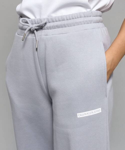 Calvin Klein(カルバン・クライン)の「AS マイクロ フロック ジョガーパンツ(スウェットパンツ・レディース・ブラック/グレー系その他・S/M/XS)」の3枚目の写真