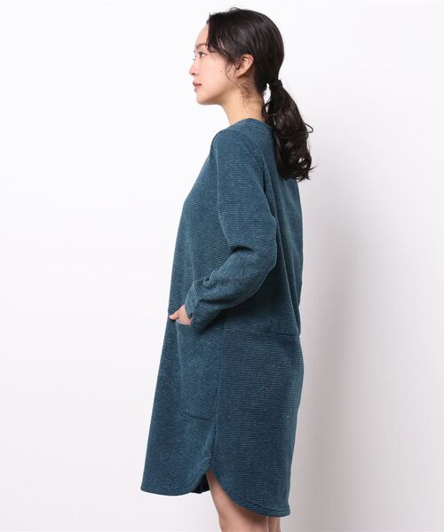 BELLUNA PLUS(ベルーナ)の「起毛リップル素材チュニックワンピース(ワンピース・レディース・ブラック/ターコイズブルー/モカ・MEDIUM/LARGE/X-LARGE)」の12枚目の写真