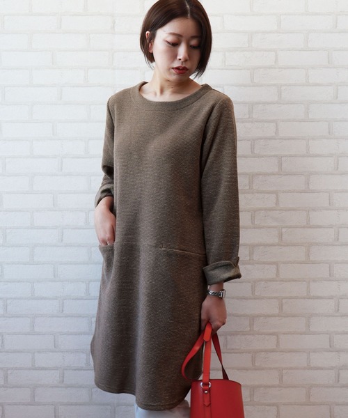 BELLUNA PLUS(ベルーナ)の「起毛リップル素材チュニックワンピース(ワンピース・レディース・ブラック/ターコイズブルー/モカ・MEDIUM/LARGE/X-LARGE)」の2枚目の写真