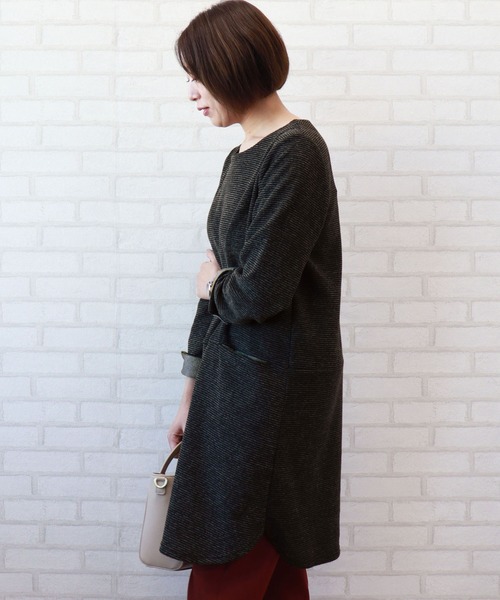BELLUNA PLUS(ベルーナ)の「起毛リップル素材チュニックワンピース(ワンピース・レディース・ブラック/ターコイズブルー/モカ・MEDIUM/LARGE/X-LARGE)」の5枚目の写真
