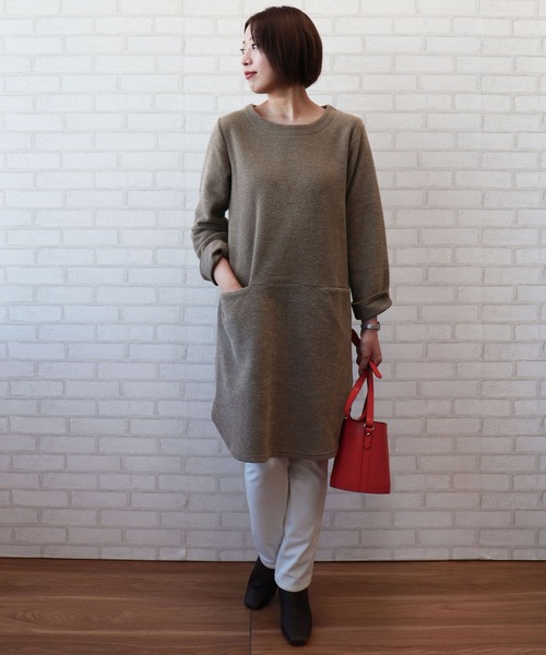 BELLUNA PLUS(ベルーナ)の「起毛リップル素材チュニックワンピース(ワンピース・レディース・ブラック/ターコイズブルー/モカ・MEDIUM/LARGE/X-LARGE)」の7枚目の写真