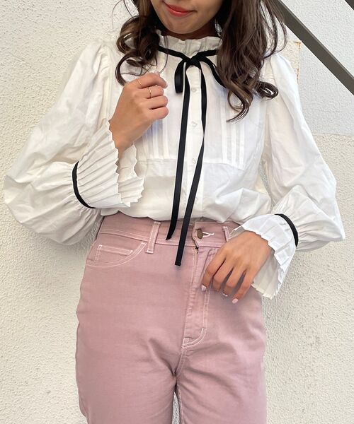 MAJESTIC LEGON（マジェスティックレゴン）の「バイカラークラシカルブラウス（シャツ/ブラウス・レディース・オフホワイト/ブルー・MEDIUM）」の4枚目の写真