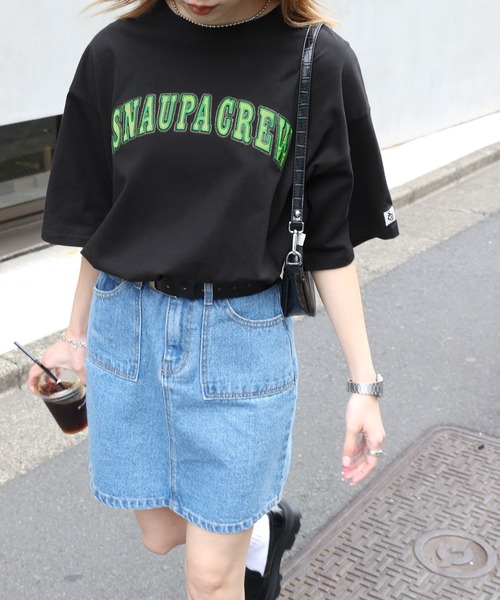 Snap club（スナップクラブ）の「【Snap club】ワンポイント刺繍/フロントカレッジ刺繍 半袖Tシャツ カットソー（Tシャツ/カットソー・レディース・ライトグレー/ブラック/パープル/オフホワイト/イエロー/グリーン/ホワイト系その他/ブラック系その他/グレー系その他/グリーン系その他/ロイヤルブルー/ダークオレンジ/グレー系その他2/ブラック系その他2/ブルー系その他2/レッド/ホワイト系その他2/ホワイト系/ブラック系/ピンク/ネイビー・M/L/XL）」の6枚目の写真