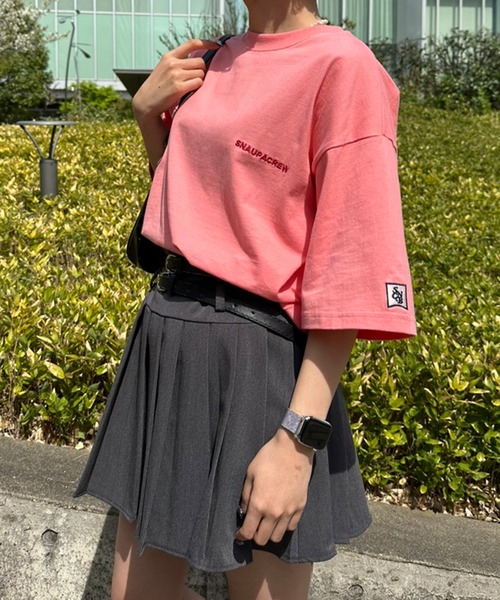 Snap club（スナップクラブ）の「【Snap club】ワンポイント刺繍/フロントカレッジ刺繍 半袖Tシャツ カットソー（Tシャツ/カットソー・レディース・ライトグレー/ブラック/パープル/オフホワイト/イエロー/グリーン/ホワイト系その他/ブラック系その他/グレー系その他/グリーン系その他/ロイヤルブルー/ダークオレンジ/グレー系その他2/ブラック系その他2/ブルー系その他2/レッド/ホワイト系その他2/ホワイト系/ブラック系/ピンク/ネイビー・M/L/XL）」の19枚目の写真