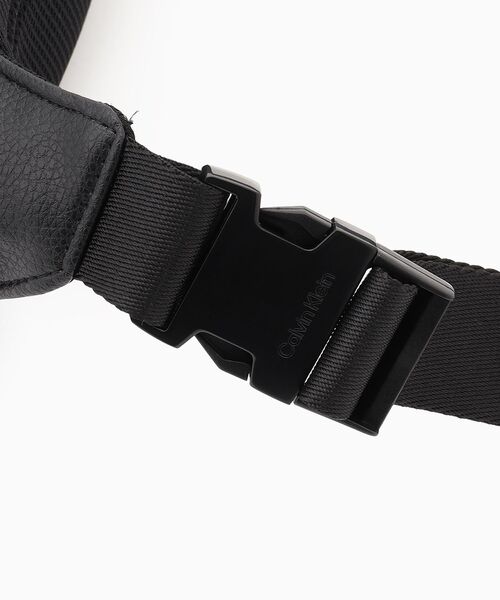 【美品】  CK MUST ボディバッグ シボレザー 美品】Calvin Klein CK MUST ボディバッグ シボレザー