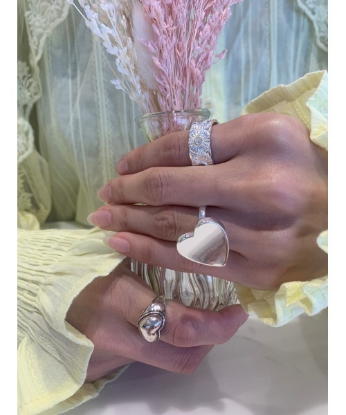 lala Born(ララボーン)の「ハートボリュームリング(リング・レディース・シルバー・FREE)」の2枚目の写真