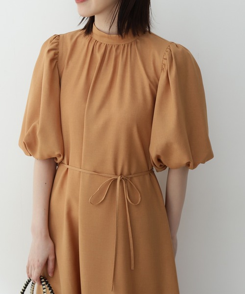 N.（N. Natural Beauty Basic）（エヌエヌナチュラルビューティーベーシック）の「◆スタンドカラーバルーンスリーブワンピース（ワンピース・レディース・ベージュ/カーキ/イエロー・MEDIUM）」の5枚目の写真