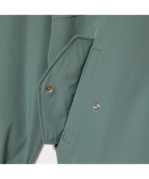 AIGLE（エーグル）の「撥水 ストレッチ パーカジャケット（ナイロンジャケット・レディース・アイボリー/ダークネイビー/グリーン・36/40/38）」の6枚目の写真