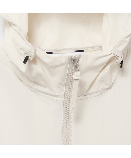 AIGLE（エーグル）の「撥水 ストレッチ パーカジャケット（ナイロンジャケット・レディース・アイボリー/ダークネイビー/グリーン・36/40/38）」の14枚目の写真