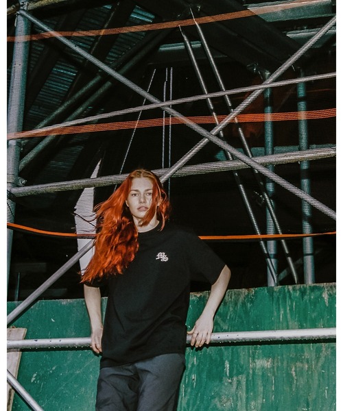 MANASTASH（マナスタッシュ）の「【直営店限定】MANASTASH N.A.U/マナスタッシュエヌエーユー　GANG LOGO TEE　ギャングロゴティー（Tシャツ/カットソー・メンズ・ホワイト/ブラック/バーガンディー・MEDIUM/LARGE/X-LARGE）」の11枚目の写真