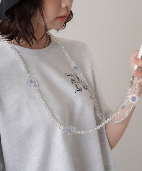 SPINNS（スピンズ）の「【選べるスマホショルダー】フラワーモチーフ ビーズストラップ（スマホグッズ・レディース・イエロー系その他/ブルー系その他/レッド系その他/グリーン系その他・ONESIZE）」の17枚目の写真