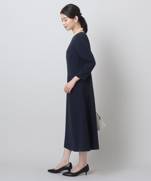 UNTITLED（アンタイトル）の「◆【ママ的シーン＆フォーマルにも】フィット＆フレア きれいめワンピース＜洗える／通勤＞（ワンピース・レディース・ブラック/ネイビー・00/48/44/42/04/01/03/02）」の13枚目の写真