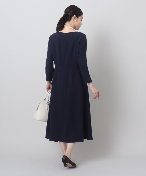 UNTITLED（アンタイトル）の「◆【ママ的シーン＆フォーマルにも】フィット＆フレア きれいめワンピース＜洗える／通勤＞（ワンピース・レディース・ブラック/ネイビー・00/48/44/42/04/01/03/02）」の18枚目の写真