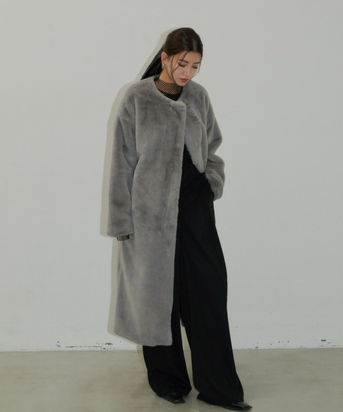 AIC.(エーアイシー)の「フェイクファーノーカラーロングコート(ノーカラーコート・レディース・グレー/ブラウン・FREE)」の4枚目の写真