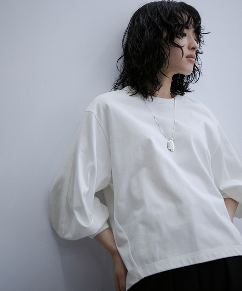 ADAM ET ROPE'(アダムエロペ)の「バナナスリーブパフロンTEE(Tシャツ/カットソー・レディース・ホワイト/ブラック/オレンジ・FREE)」の2枚目の写真