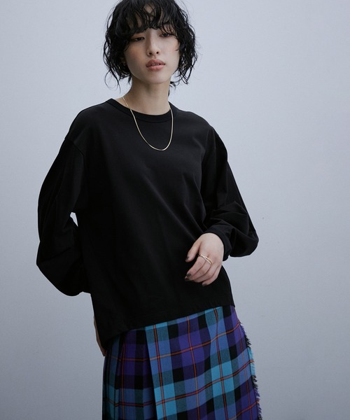ADAM ET ROPE'(アダムエロペ)の「バナナスリーブパフロンTEE(Tシャツ/カットソー・レディース・ホワイト/ブラック/オレンジ・FREE)」の3枚目の写真