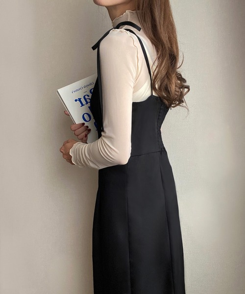 junoah(ジュノア)の「ショルダーリボンキャミワンピース(ワンピース・レディース・ブラック/ブラウン/グレイッシュベージュ/モカ/チャコール/ベージュ/カーキブラウン/アイボリー・MEDIUM/LARGE/X-LARGE/SMALL)」の13枚目の写真