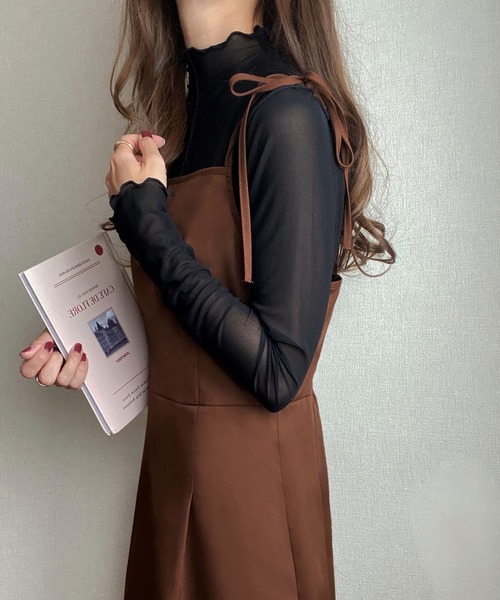 junoah(ジュノア)の「ショルダーリボンキャミワンピース(ワンピース・レディース・ブラック/ブラウン/グレイッシュベージュ/モカ/チャコール/ベージュ/カーキブラウン/アイボリー・MEDIUM/LARGE/X-LARGE/SMALL)」の20枚目の写真