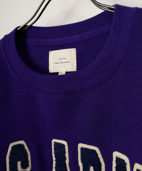 SlashDate(スラッシュデイト)の「カレッジロゴサガラ刺繍クルーネックスウェット/ビッグシルエット/裏起毛/ユニセックス(スウェット・メンズ・グリーン/キナリ/グリーン系その他/パープル/アッシュグレー/ブラック・M/L/XL)」の8枚目の写真