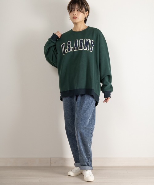 SlashDate(スラッシュデイト)の「カレッジロゴサガラ刺繍クルーネックスウェット/ビッグシルエット/裏起毛/ユニセックス(スウェット・メンズ・グリーン/キナリ/グリーン系その他/パープル/アッシュグレー/ブラック・M/L/XL)」の14枚目の写真