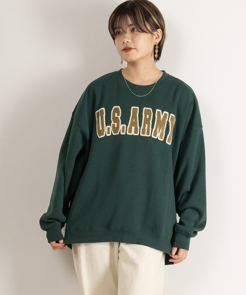 SlashDate(スラッシュデイト)の「カレッジロゴサガラ刺繍クルーネックスウェット/ビッグシルエット/裏起毛/ユニセックス(スウェット・メンズ・グリーン/キナリ/グリーン系その他/パープル/アッシュグレー/ブラック・M/L/XL)」の15枚目の写真