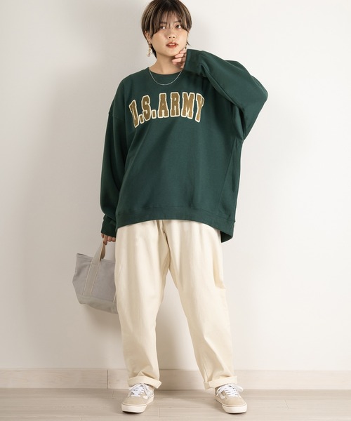 SlashDate(スラッシュデイト)の「カレッジロゴサガラ刺繍クルーネックスウェット/ビッグシルエット/裏起毛/ユニセックス(スウェット・メンズ・グリーン/キナリ/グリーン系その他/パープル/アッシュグレー/ブラック・M/L/XL)」の16枚目の写真