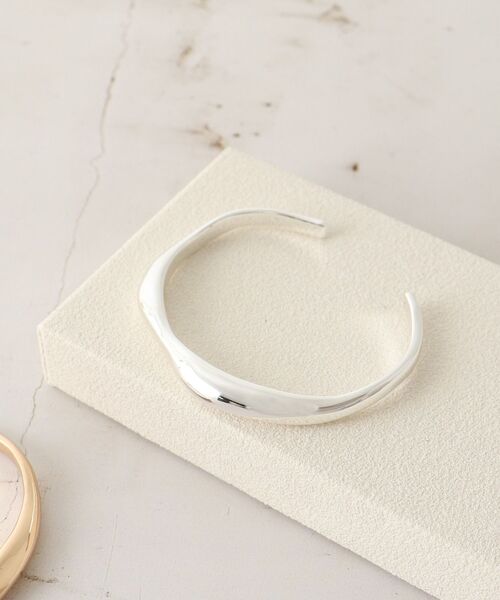 le.coeur blanc（ルクールブラン）の「ニュアンスメタルバングル（バングル/リストバンド・レディース・シルバー/ゴールド・FREE）」の3枚目の写真