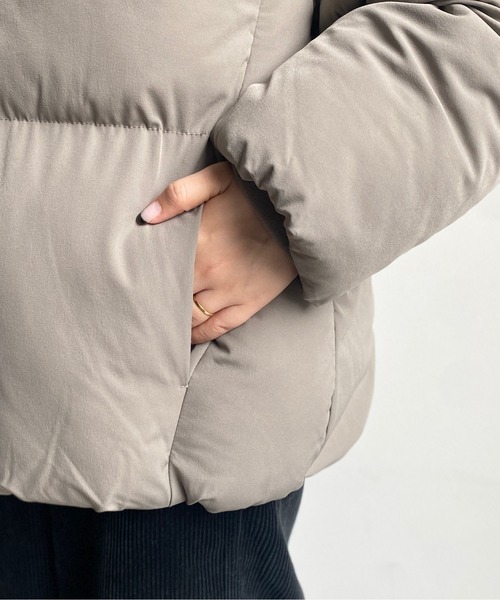 CPCM（シーピーシーエム）の「ストレッチスタンド中綿ブルゾン（ダウンジャケット/コート・メンズ・アイボリー/チャコールグレー/グレイッシュベージュ・MEDIUM/LARGE）」の4枚目の写真
