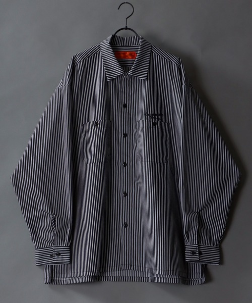 SITRY（シトリー）の「One Point Stitch Oversize Striped Work Shirt/ワンポイント刺繍 オーバーサイズ ストライプ ワークシャツ（シャツ/ブラウス・メンズ・グレイッシュベージュ/ブラック系その他/ブルー系その他/グリーン/ブルー・M/L）」の2枚目の写真