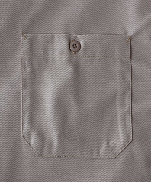 SITRY（シトリー）の「One Point Stitch Oversize Striped Work Shirt/ワンポイント刺繍 オーバーサイズ ストライプ ワークシャツ（シャツ/ブラウス・メンズ・グレイッシュベージュ/ブラック系その他/ブルー系その他/グリーン/ブルー・M/L）」の9枚目の写真