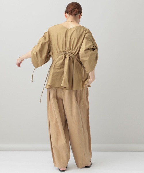 Curensology（カレンソロジー）の「Curensology(カレンソロジー)/ギャザースリーブブラウス（シャツ/ブラウス・レディース・ベージュ/ネイビー・FREE）」の5枚目の写真