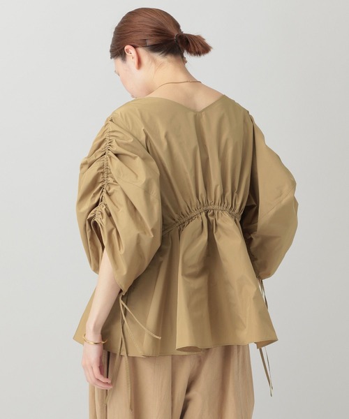 Curensology（カレンソロジー）の「Curensology(カレンソロジー)/ギャザースリーブブラウス（シャツ/ブラウス・レディース・ベージュ/ネイビー・FREE）」の6枚目の写真