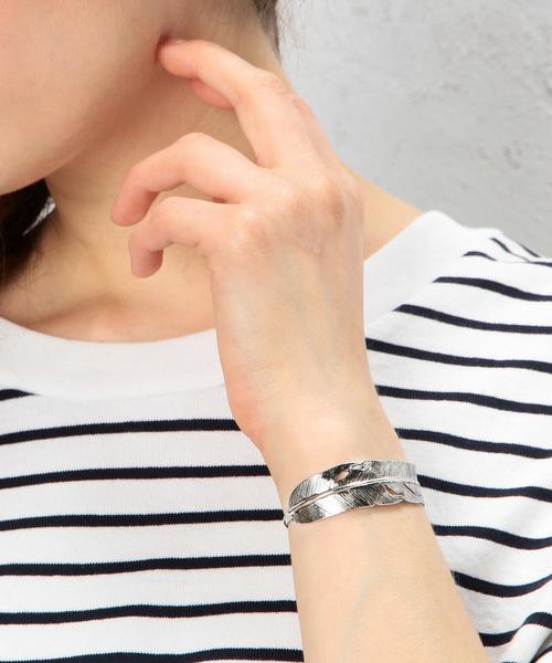 green label relaxing(グリーンレーベルリラクシング)の「GC フェザーモチーフ/ブレスレット◆(ブレスレット・レディース・ゴールド/シルバー・フリー)」の3枚目の写真