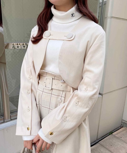 one after another NICE CLAUP（ワンアフターアナザーナイスクラップ）の「【スタッフ考案】ハートボタンショートジャケット（ノーカラージャケット・レディース・グレー/アイボリー/ピンク・FREE）」の2枚目の写真