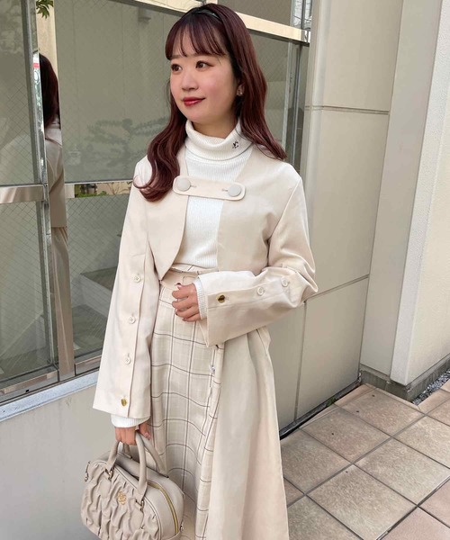 one after another NICE CLAUP（ワンアフターアナザーナイスクラップ）の「【スタッフ考案】ハートボタンショートジャケット（ノーカラージャケット・レディース・グレー/アイボリー/ピンク・FREE）」の5枚目の写真